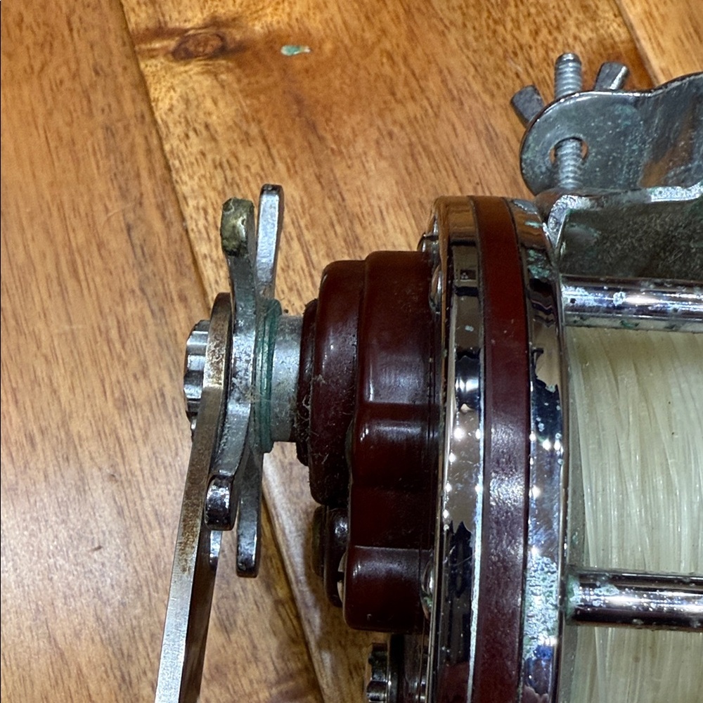 Vintage Penn Senator 114-H Fishing Reel - Picture 5 of 10